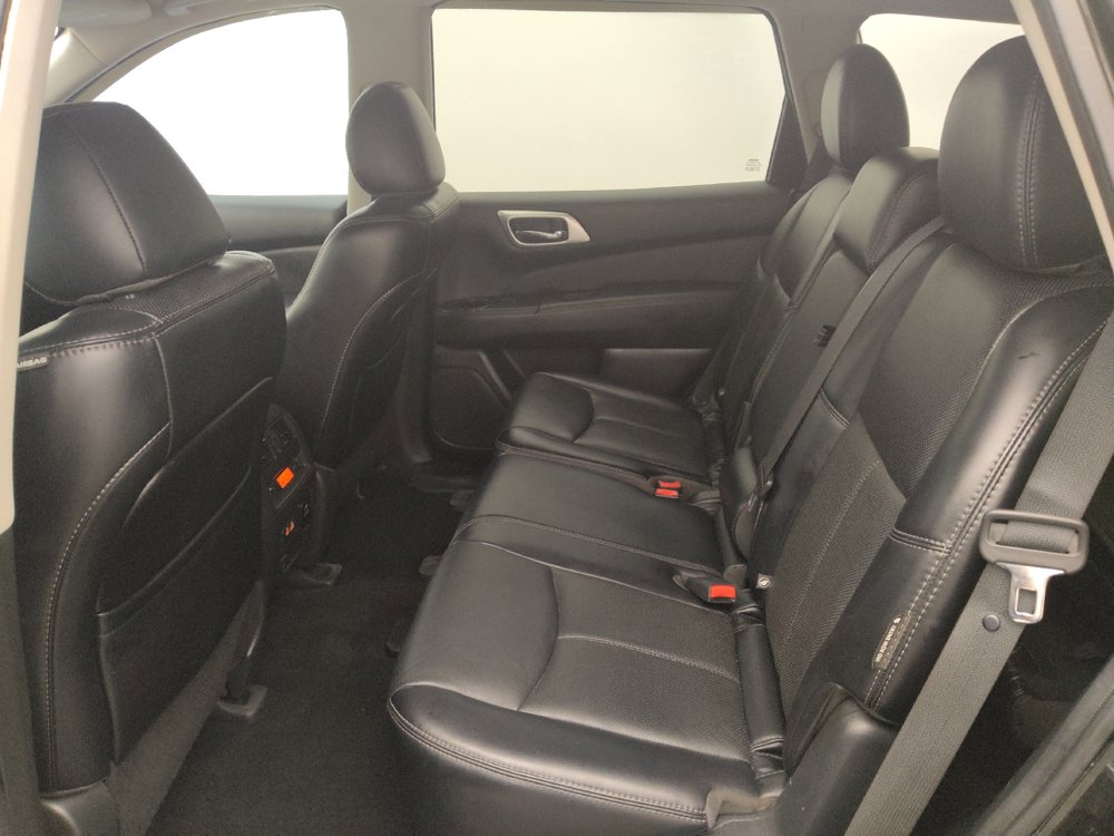 Used 2020 Nissan Pathfinder Platinum FWD image 18