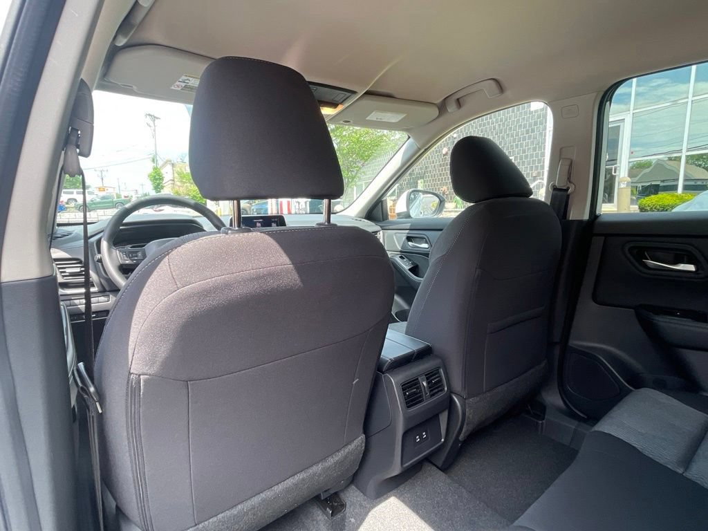 Used 2025 Nissan Rogue SV AWD/4WD image 19