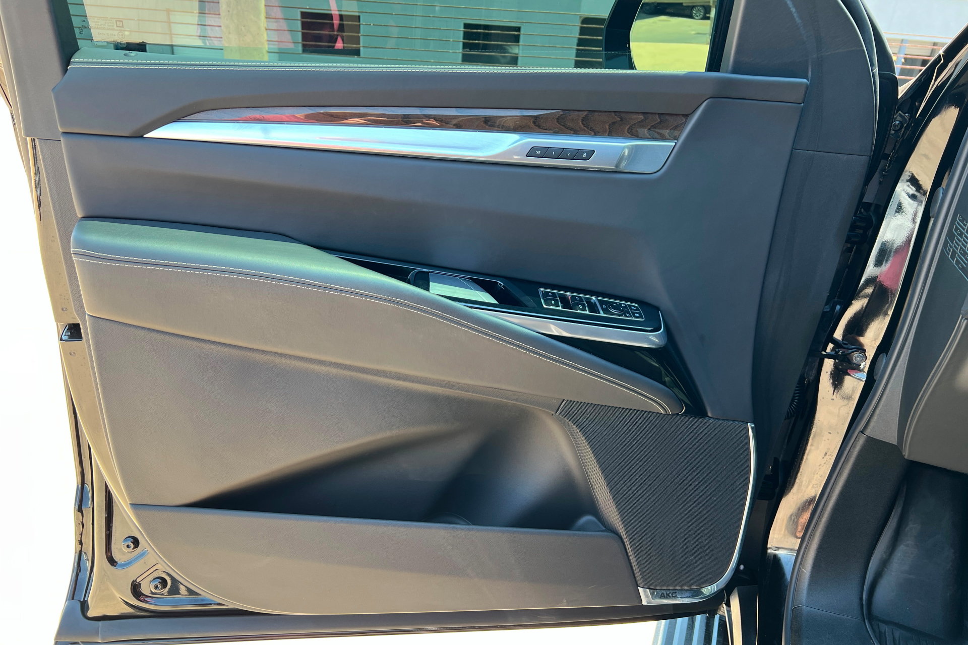 New 2025 Cadillac Escalade Sport Platinum w/ LPO, ONYX Package AWD/4WD image 15