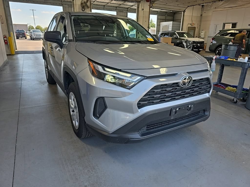 Used 2025 Toyota RAV4 LE AWD/4WD image 1