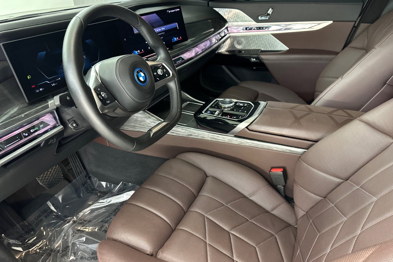 Certified 2023 BMW i7 xDrive60 AWD/4WD image 4