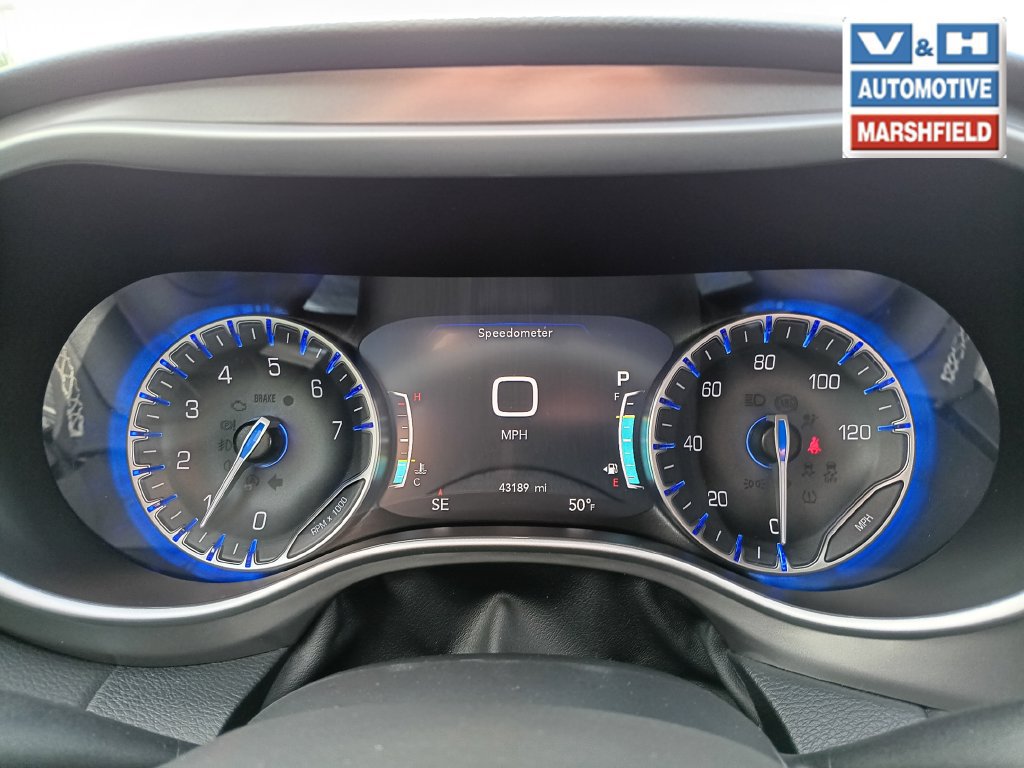 Used 2025 Chrysler Pacifica Select FWD image 7