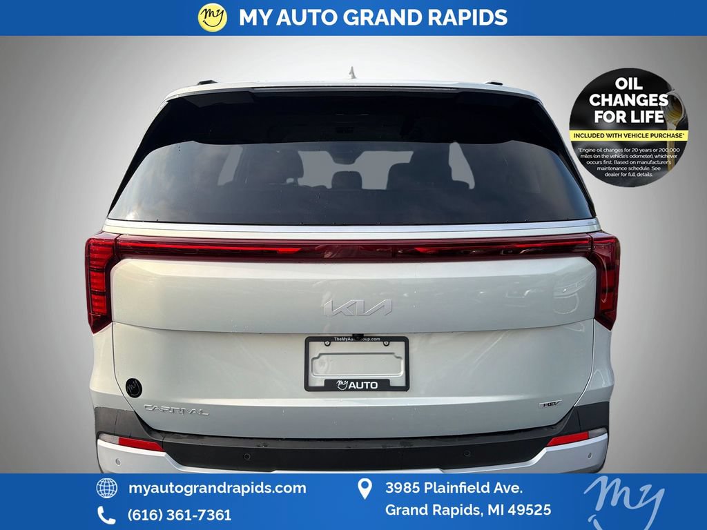 Used 2025 Kia Carnival EX FWD image 6