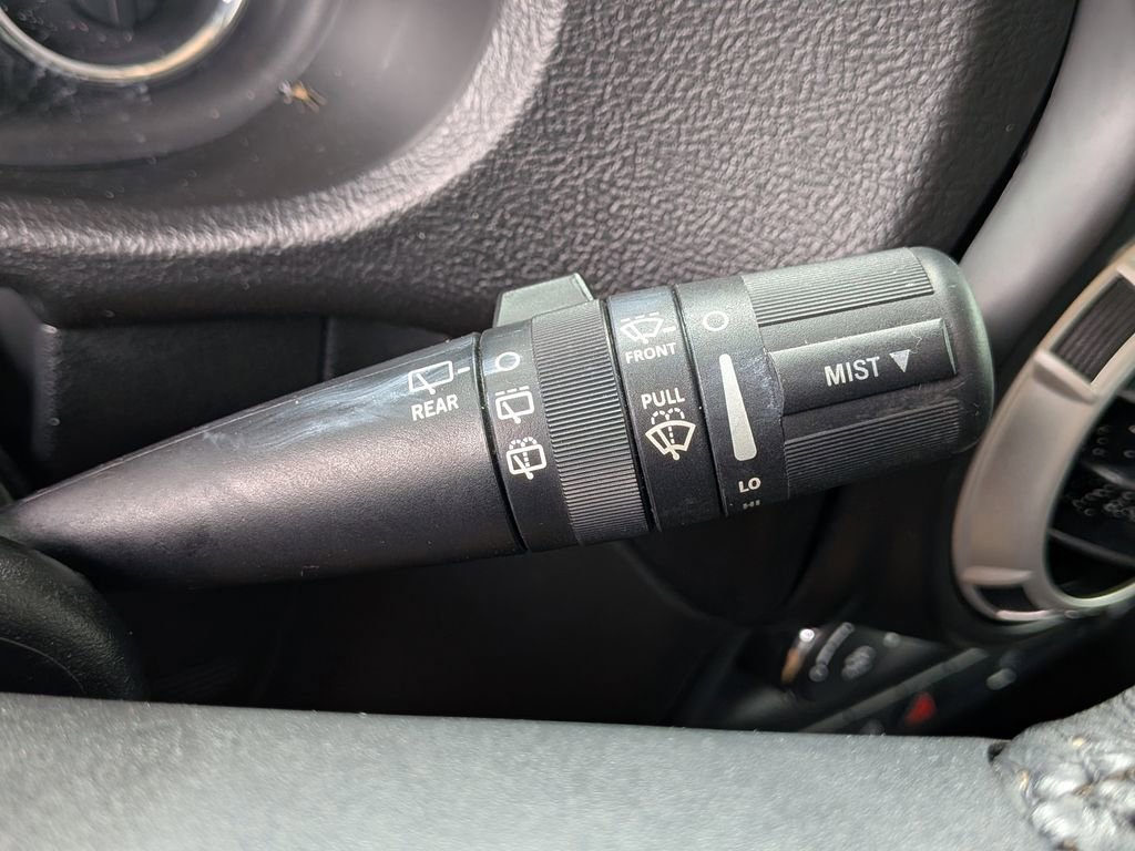 Used 2016 Jeep Wrangler Unlimited Sahara w/ Connectivity Group AWD/4WD image 26