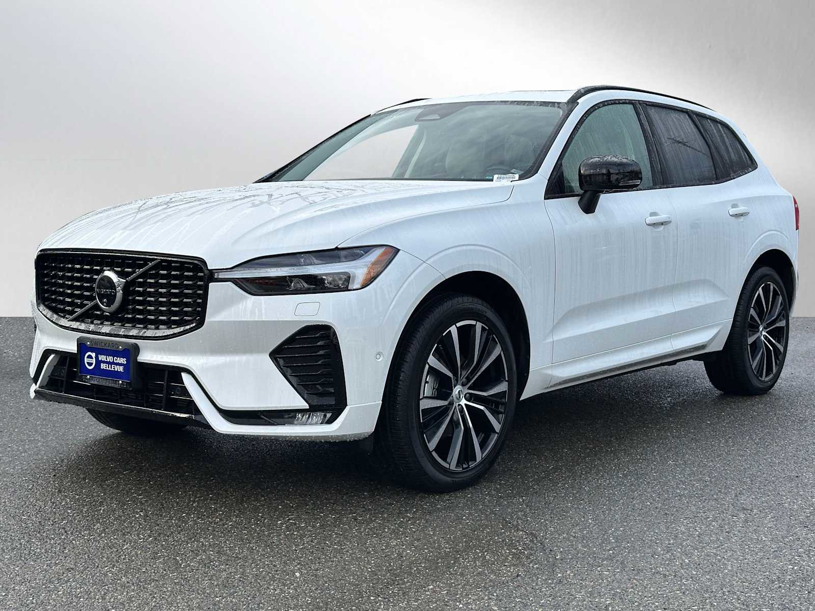 Used 2025 Volvo XC60 B5 Plus w/ Protection Package Premier image 7