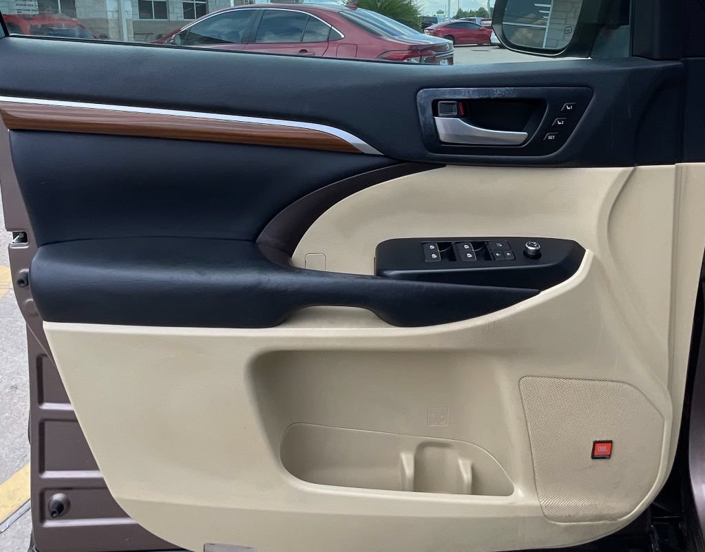 Used 2017 Toyota Highlander Limited FWD image 30