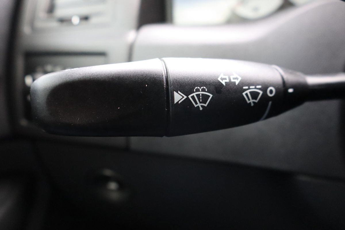 Used 2010 Chrysler 300 Touring image 29