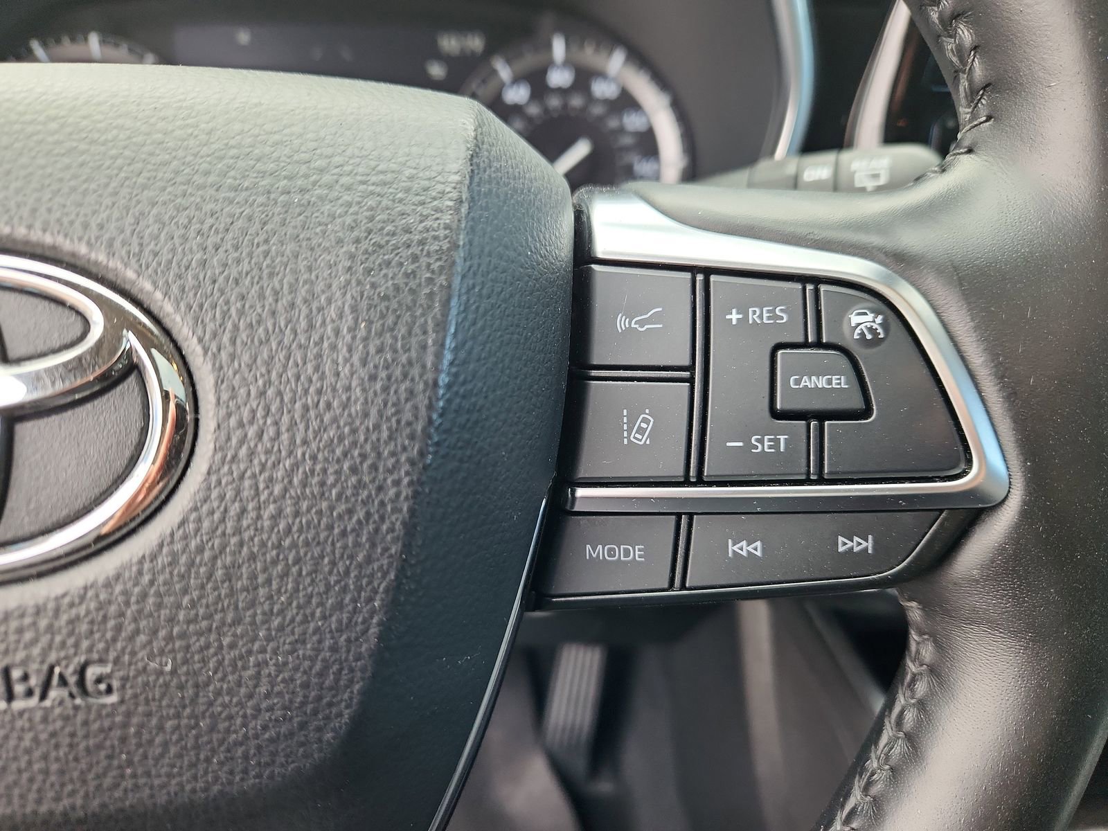 Used 2021 Toyota Highlander Limited image 23