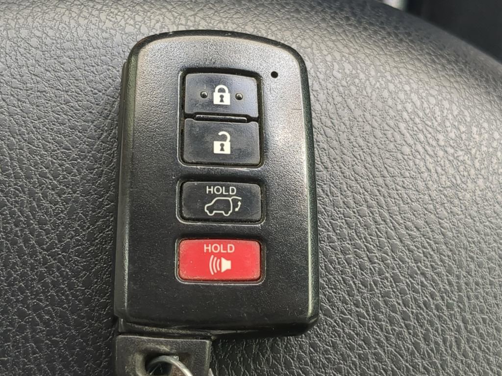 Used 2018 Toyota RAV4 XLE image 30