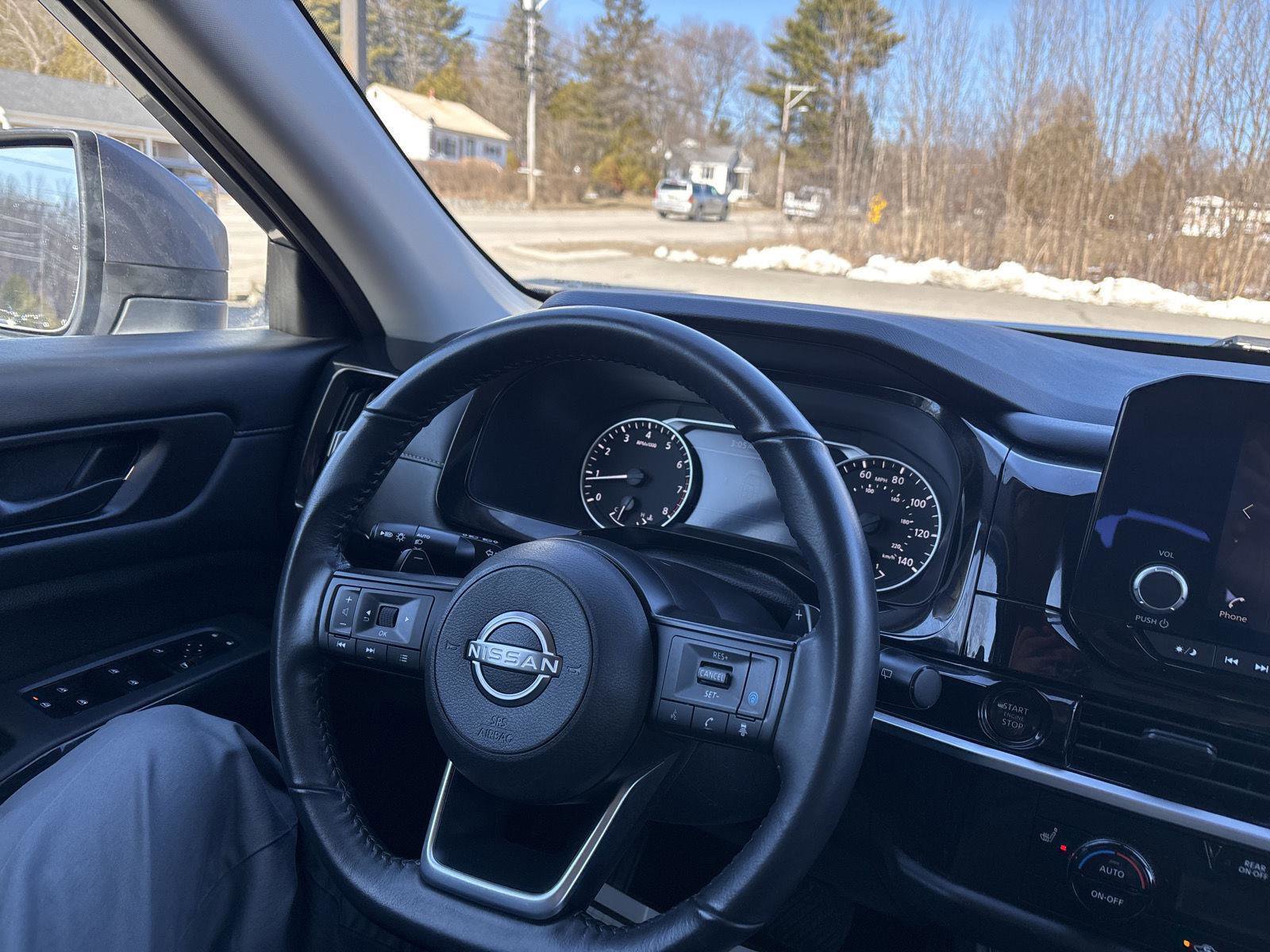 Used 2025 Nissan Pathfinder SV image 35
