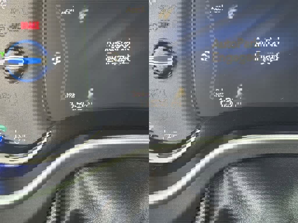 Used 2024 Chrysler Pacifica Select image 20