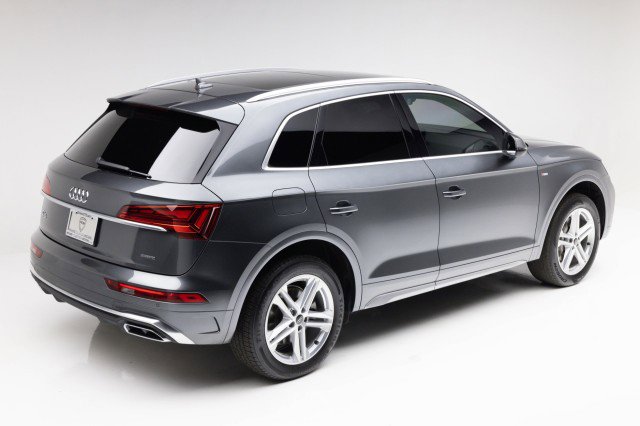 Used 2021 Audi Q5 e Premium w/ Convenience Package image 3