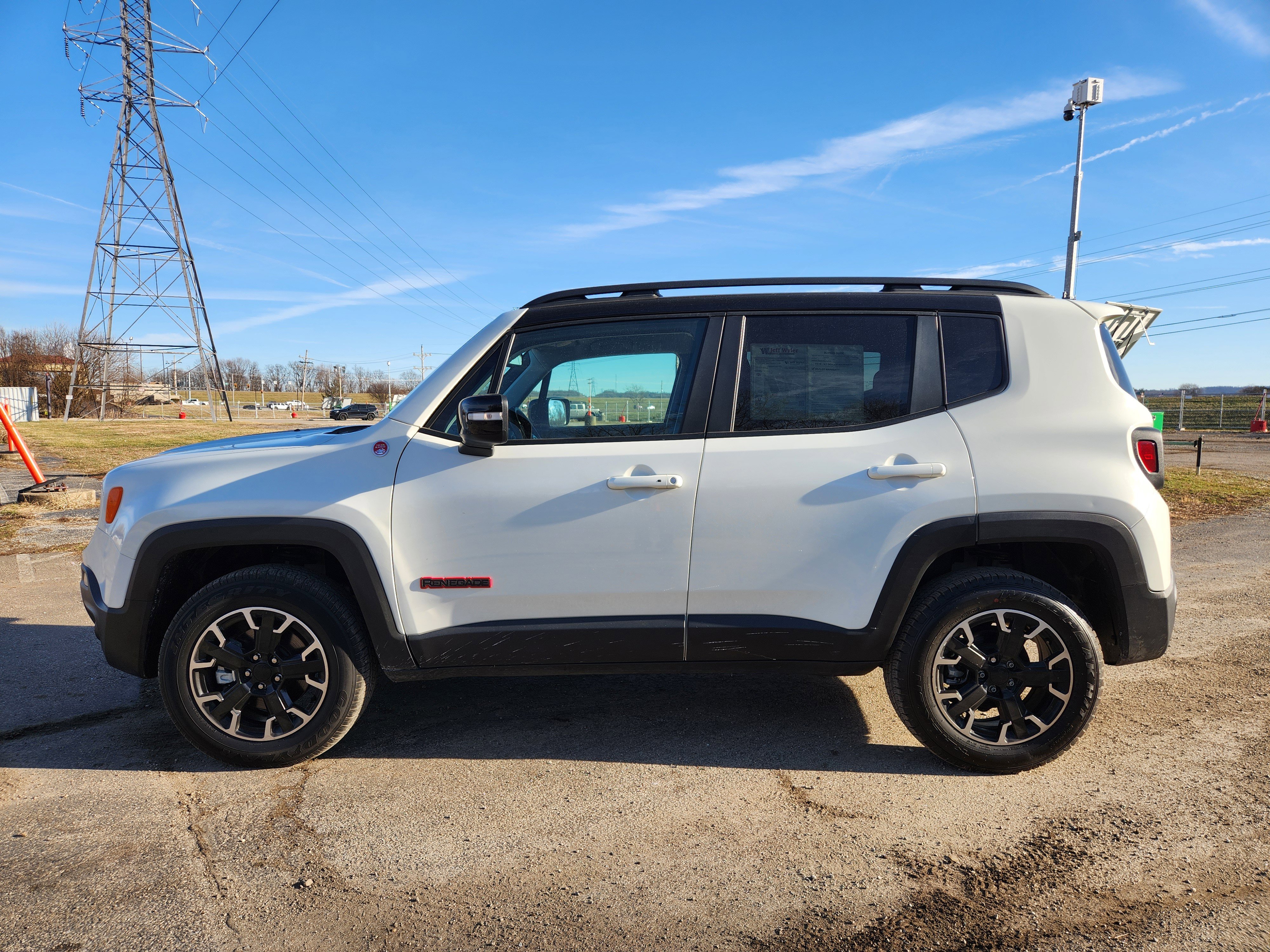 Used 2023 Jeep Renegade Trailhawk image 19