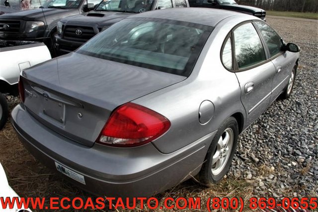 Used 2006 Ford Taurus SE image 2