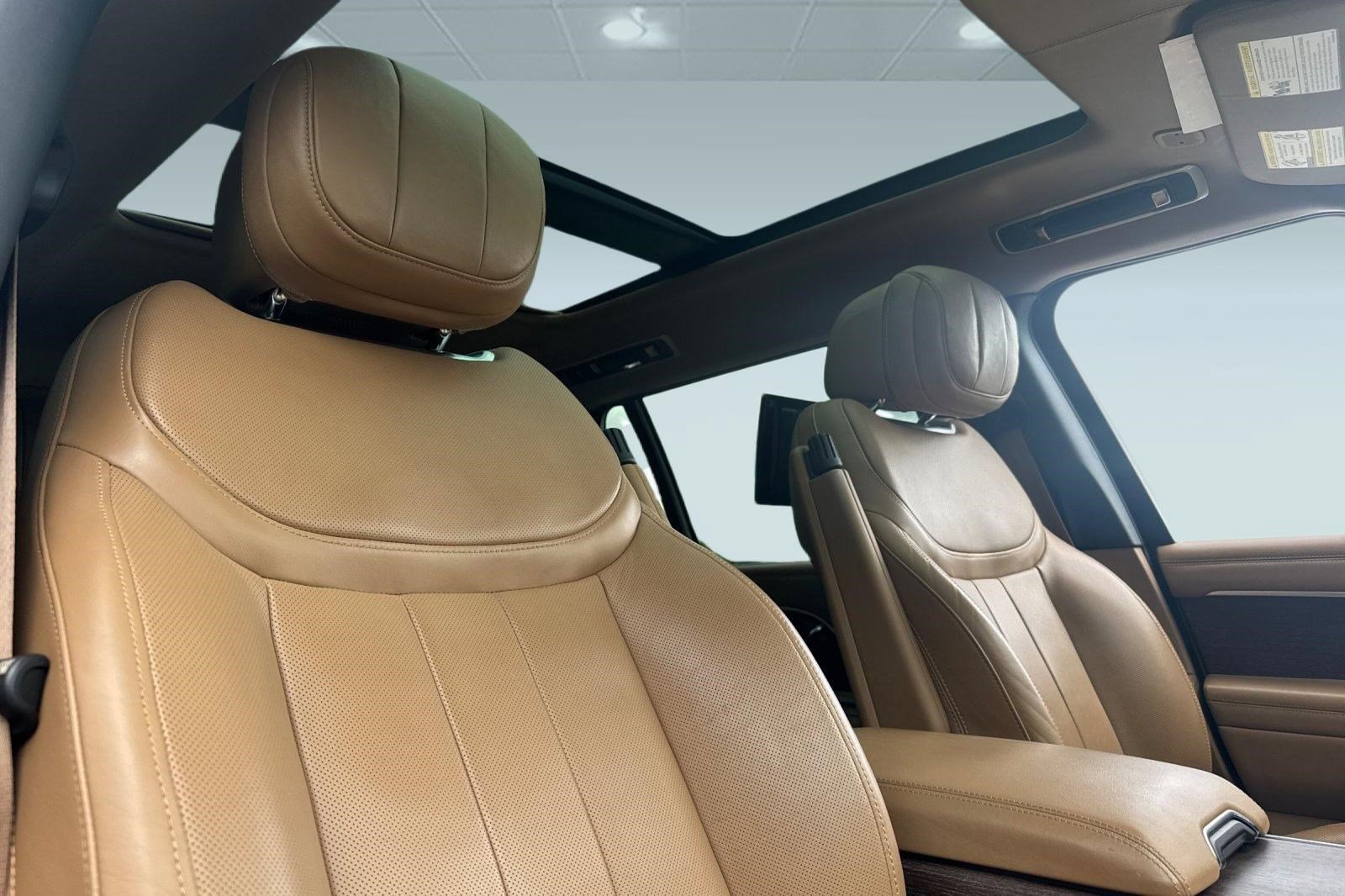 Used 2023 Land Rover Range Rover Long Wheelbase Autobiography image 15