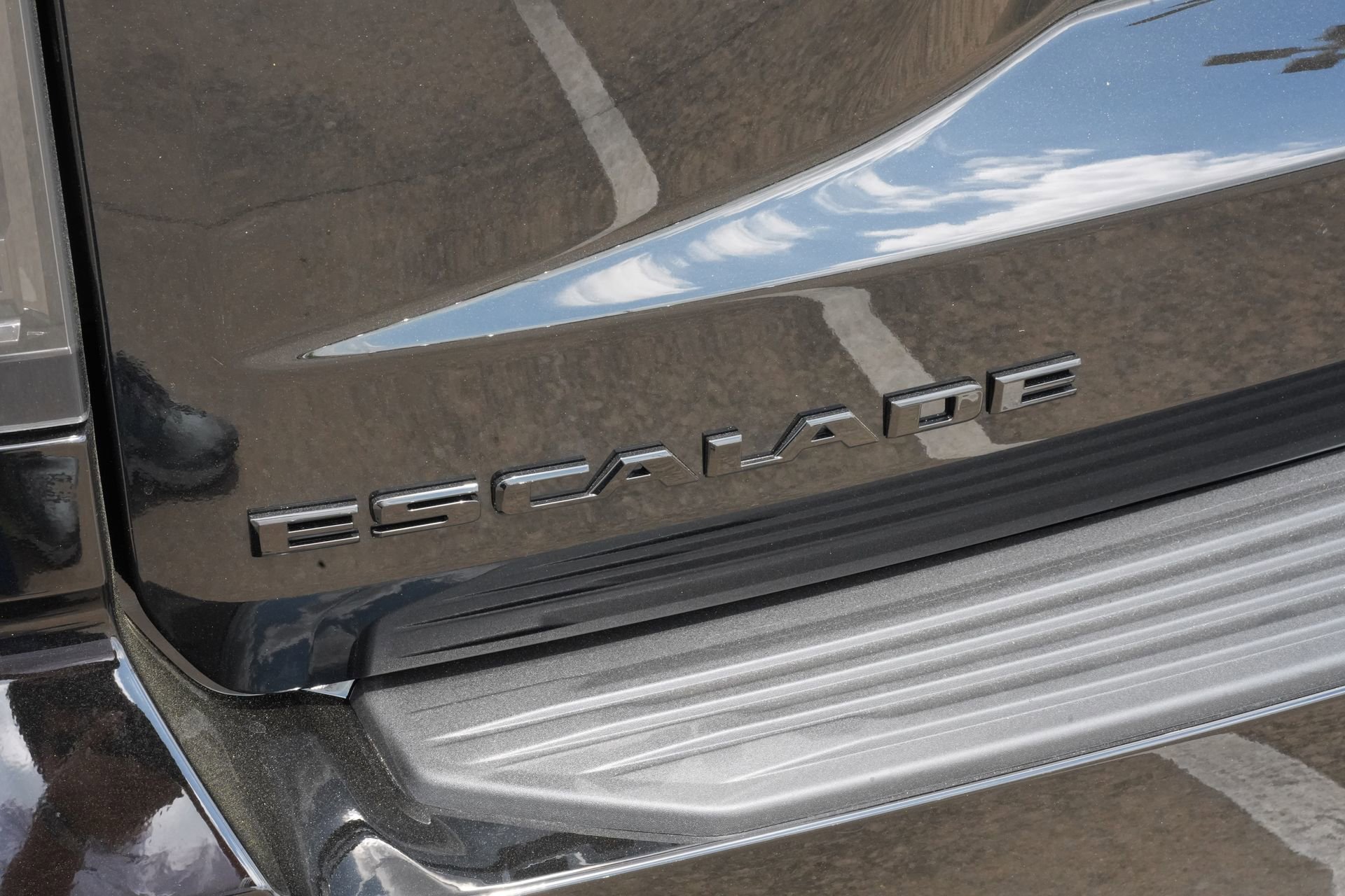 Certified 2026 Cadillac Escalade Platinum Sport w/ LPO, ONYX Package image 22