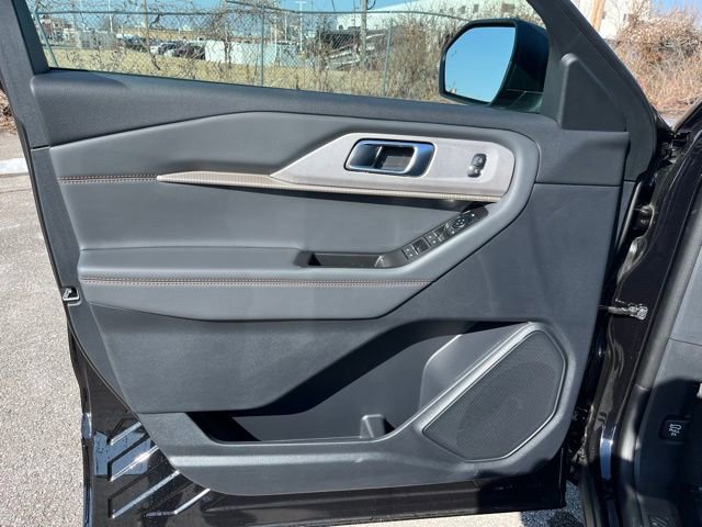 Used 2025 Ford Explorer Active image 13