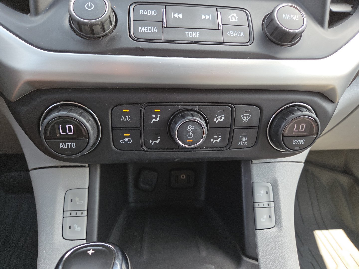 Used 2017 GMC Acadia SLT FWD image 32