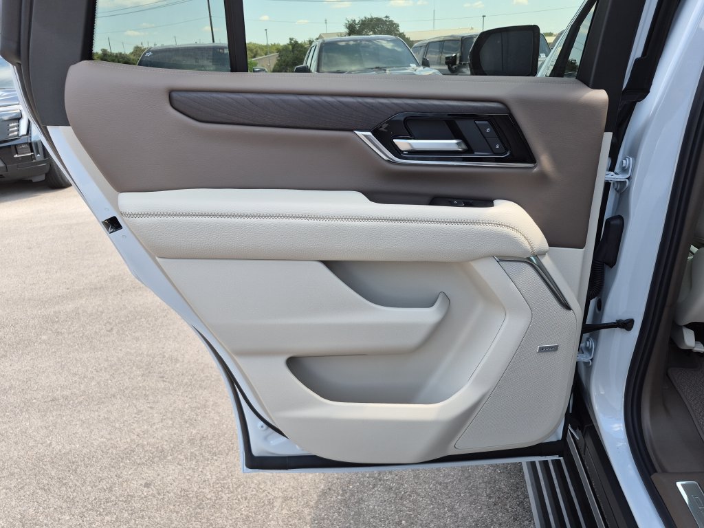 New 2026 GMC Yukon Denali w/ Denali Reserve Package AWD/4WD image 32