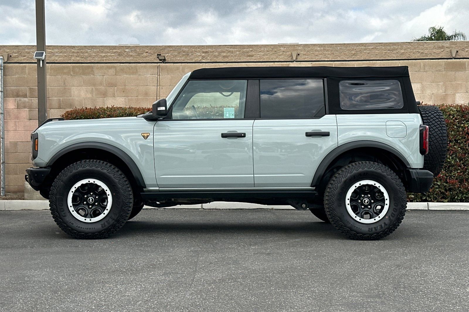 Used 2024 Ford Bronco Badlands image 7