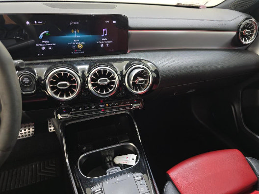 Used 2021 Mercedes-Benz A 35 AMG 4MATIC image 8
