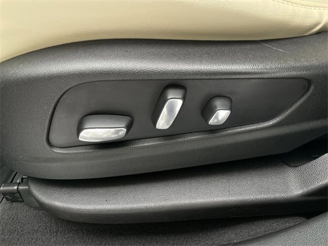 Used 2017 Cadillac XT5 FWD image 12