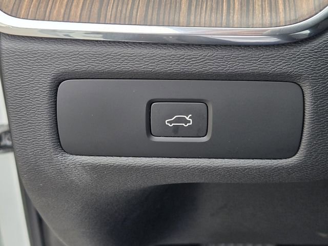 Certified 2023 Volvo XC60 B5 Plus w/ Climate Package image 28