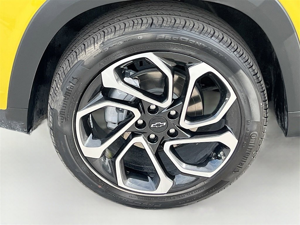 Used 2025 Chevrolet Trax RS w/ Driver Confidence Package image 30