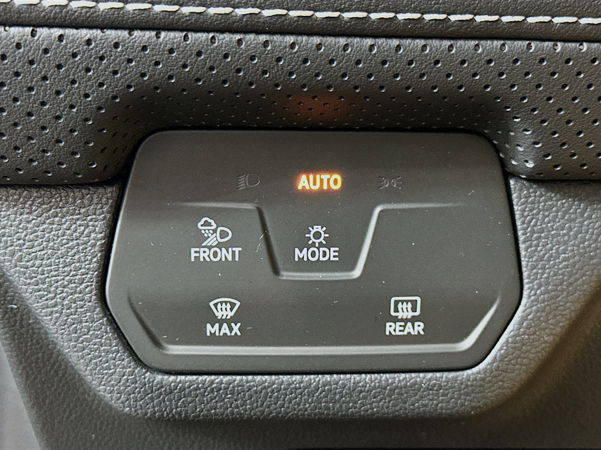 Used 2024 Volkswagen Atlas SE image 17