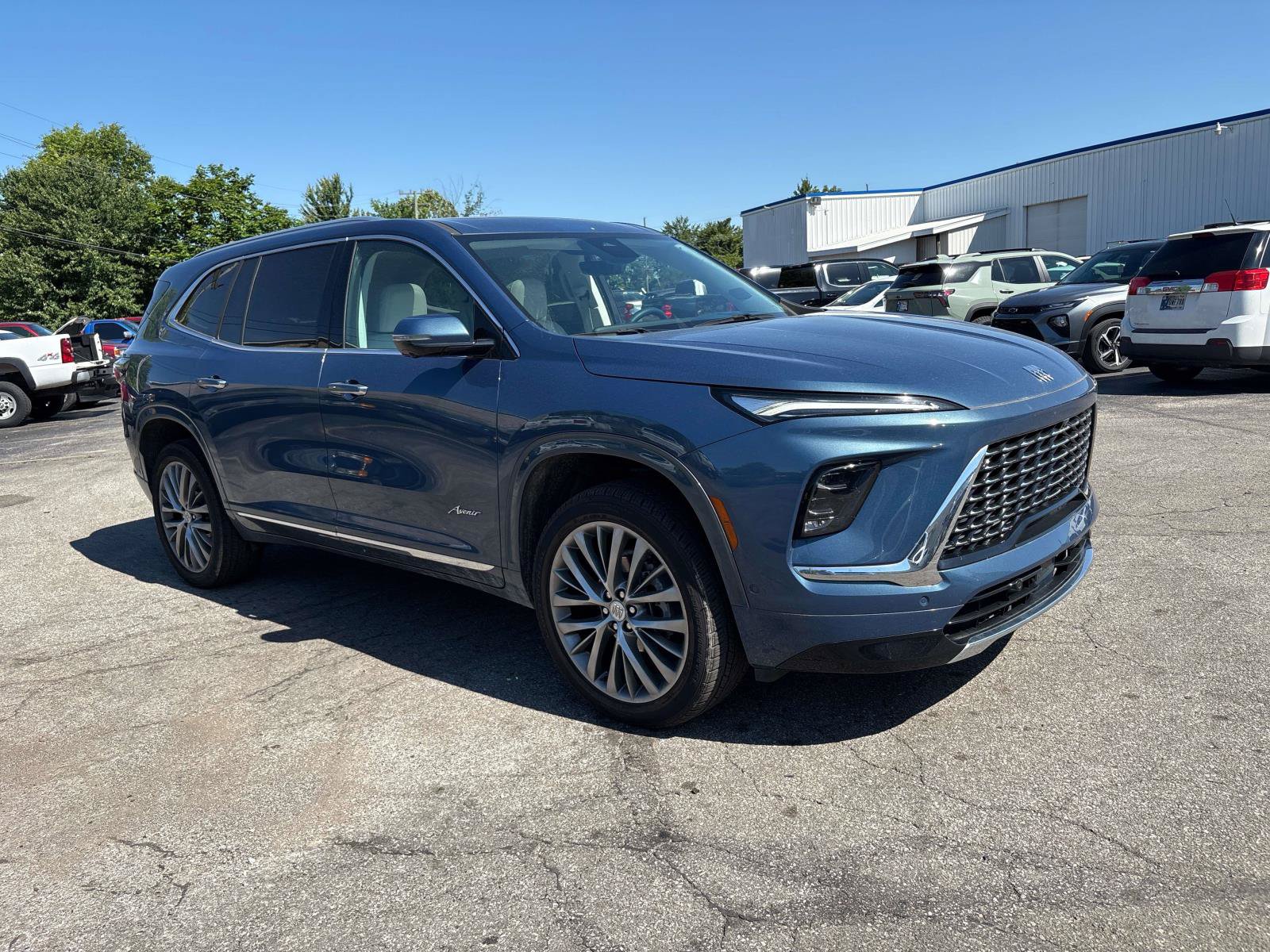 Used 2025 Buick Enclave Avenir w/ Super Cruise Package AWD/4WD image 8