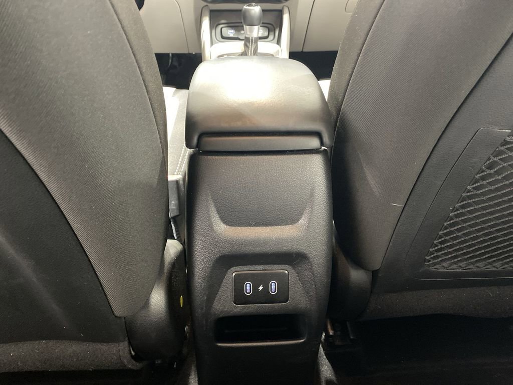 Used 2025 Hyundai Venue SEL image 23