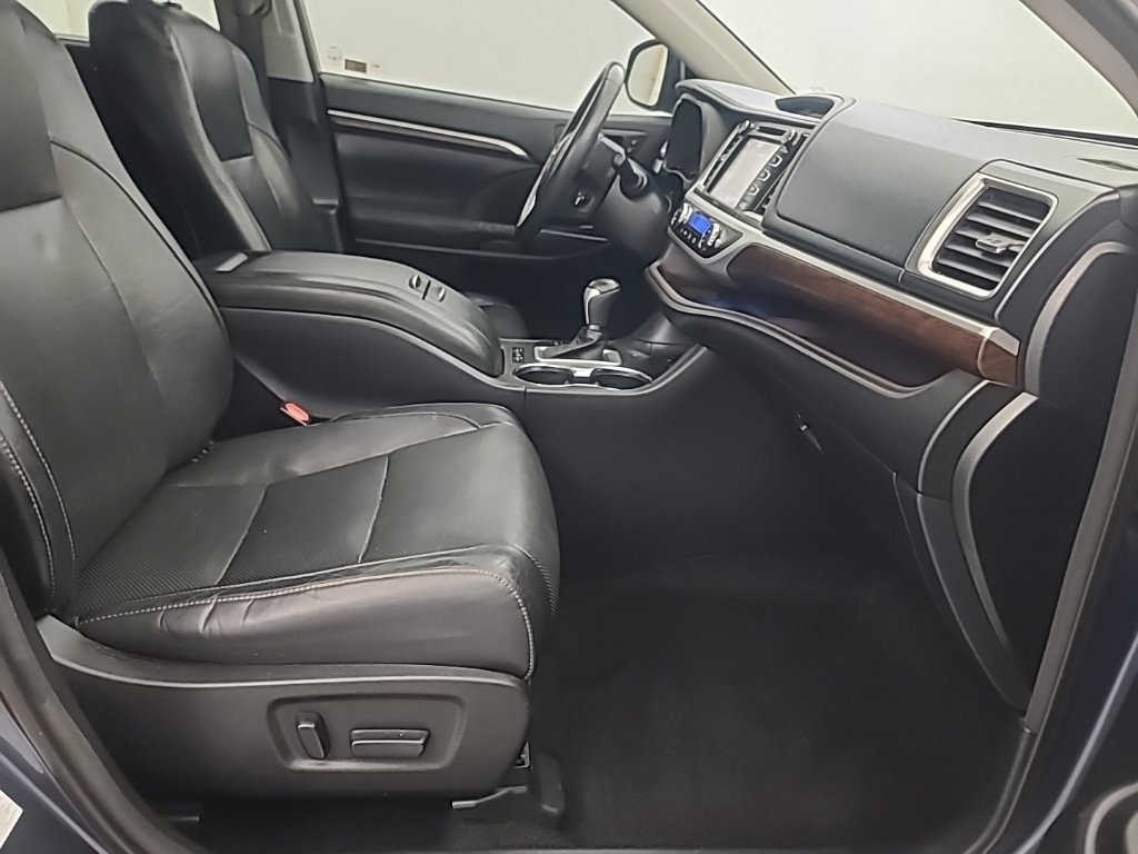 Used 2014 Toyota Highlander Limited FWD image 14