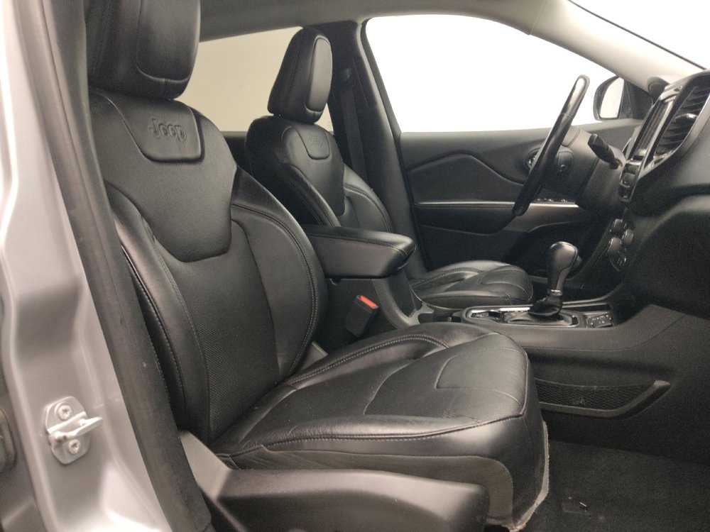 Used 2019 Jeep Cherokee Limited image 21