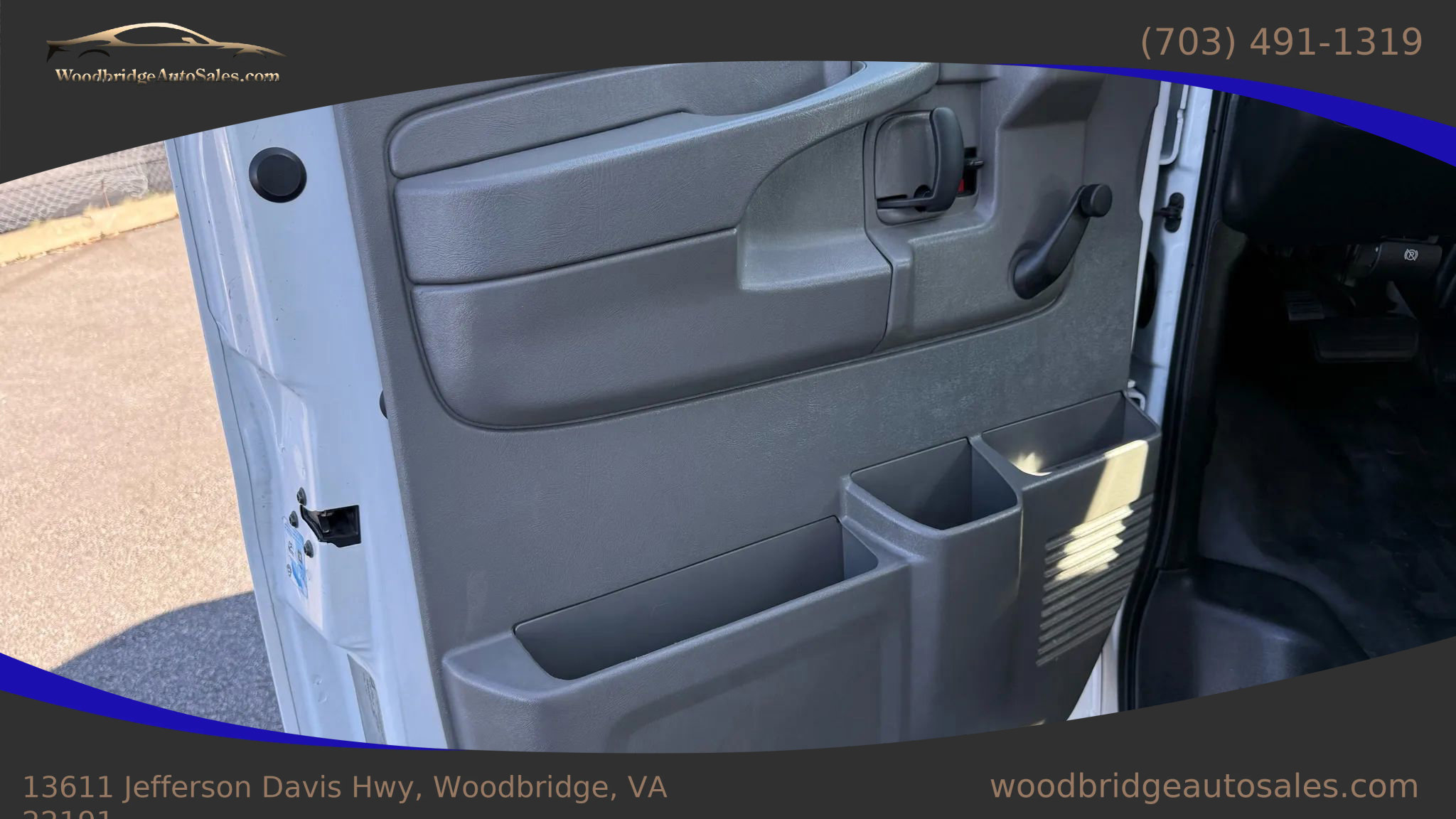 Used 2015 Chevrolet Express 3500 Extended image 9