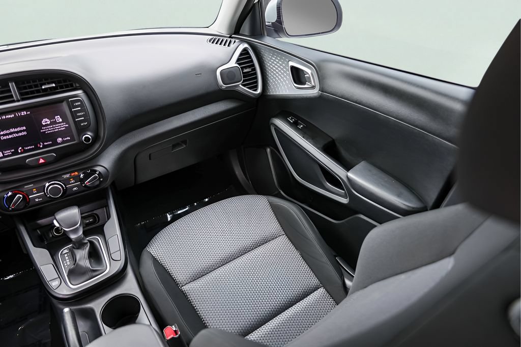 Used 2023 Kia Soul LX w/ LX Technology Package FWD image 29