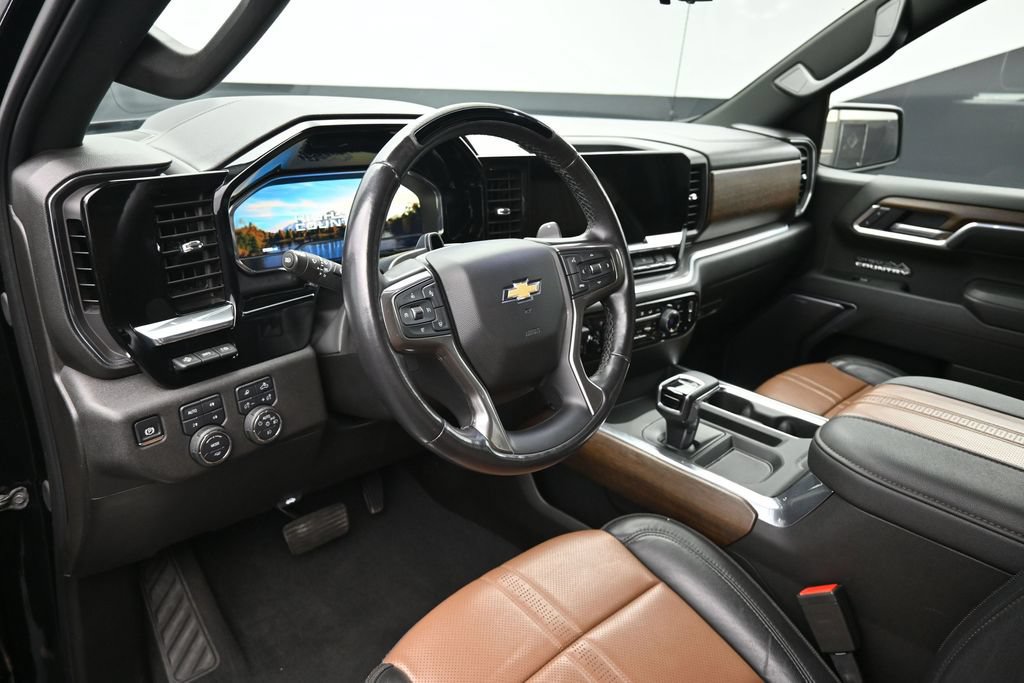 Used 2025 Chevrolet Silverado 1500 High Country AWD/4WD image 18