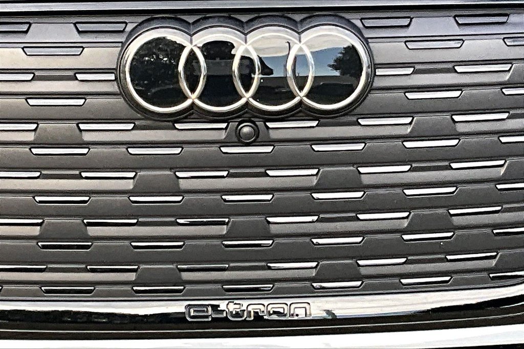 Used 2024 Audi Q4 e-tron Premium Plus AWD/4WD image 12