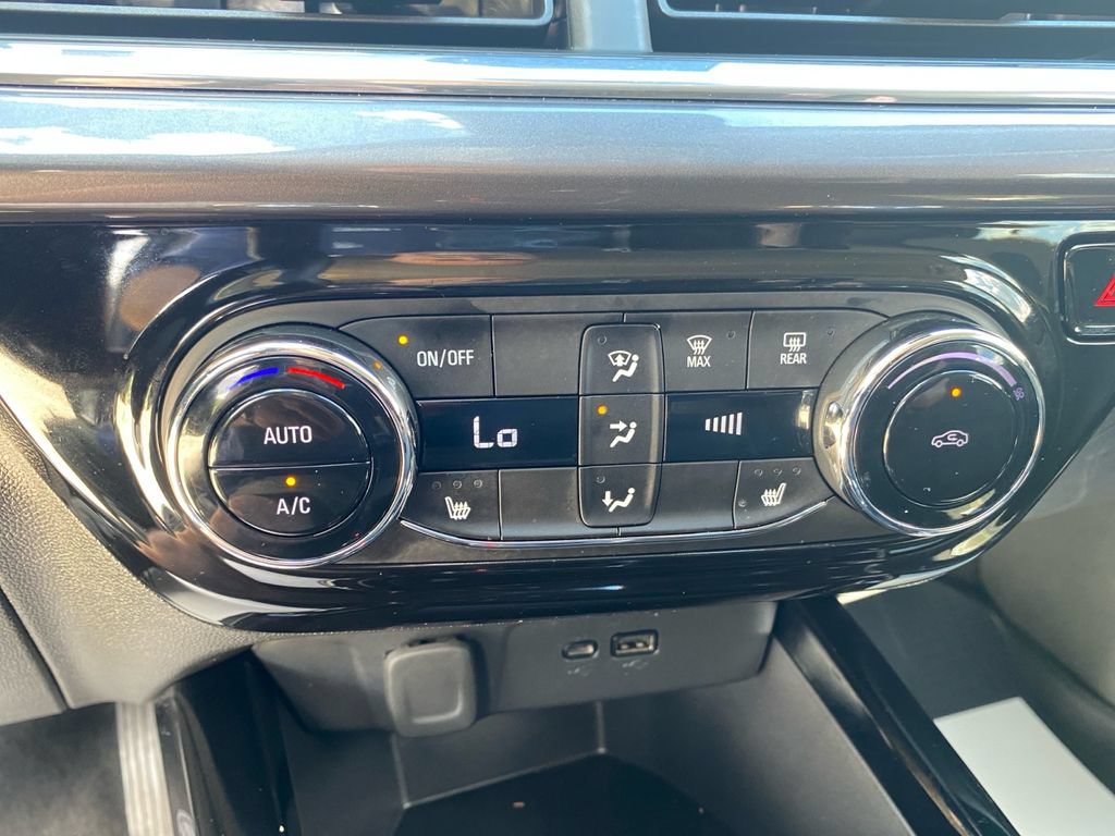 Used 2025 Chevrolet Trax ACTIV FWD image 23