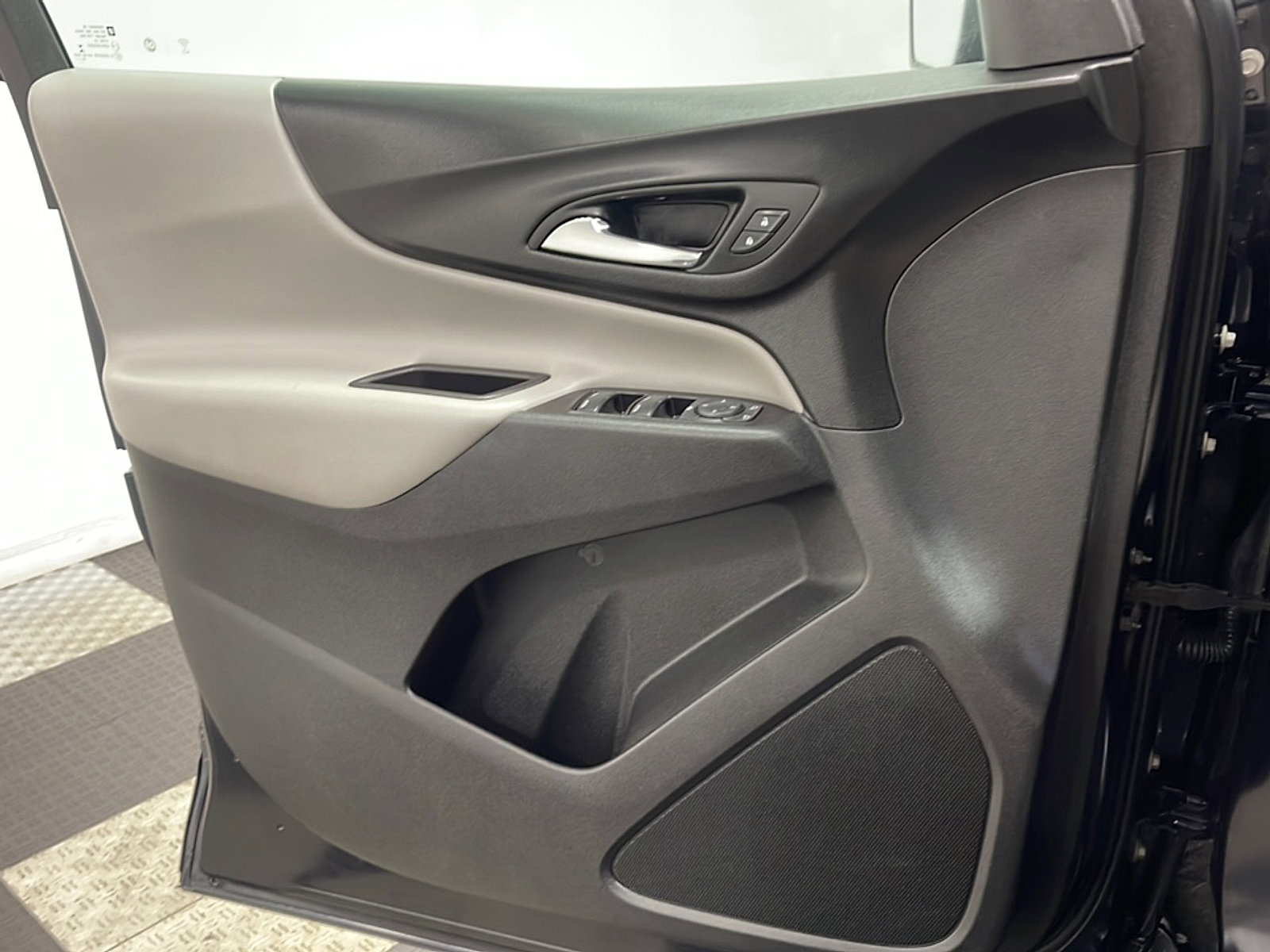 Used 2020 Chevrolet Equinox LS w/ LS Convenience Package FWD image 12