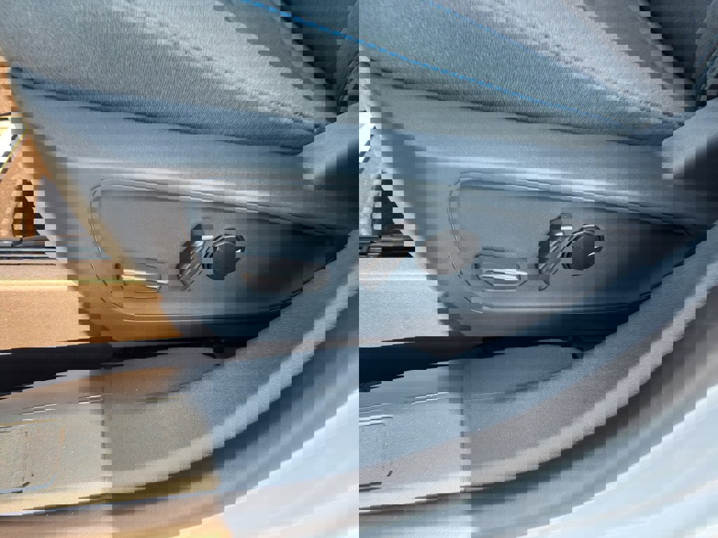 New 2025 Ford Maverick XLT w/ XLT Luxury Package image 18