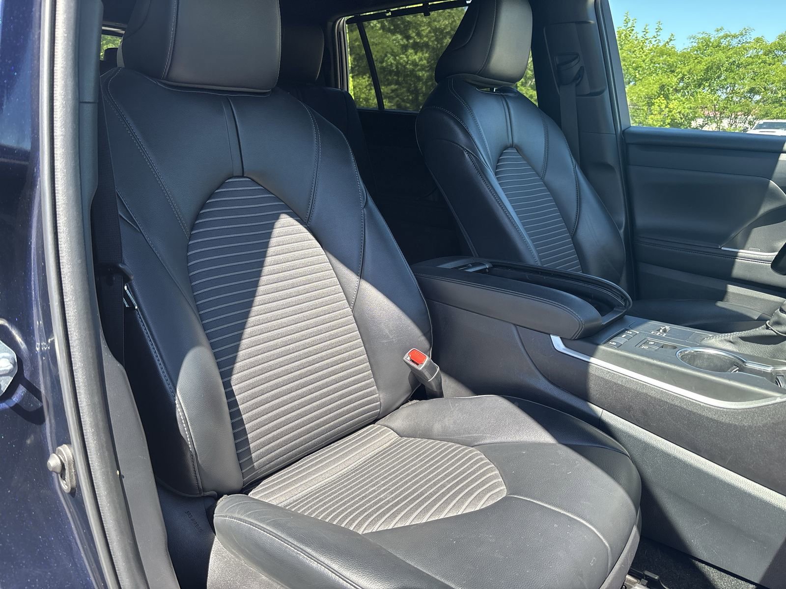 Used 2022 Toyota Highlander XSE FWD image 28