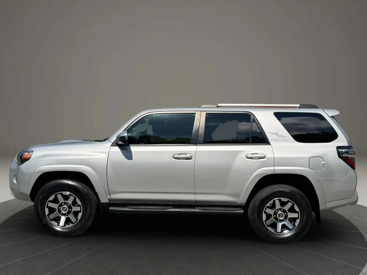 Used 2018 Toyota 4Runner TRD Off-Road AWD/4WD image 7