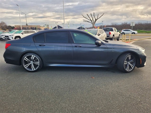 Used 2018 BMW 750i image 3