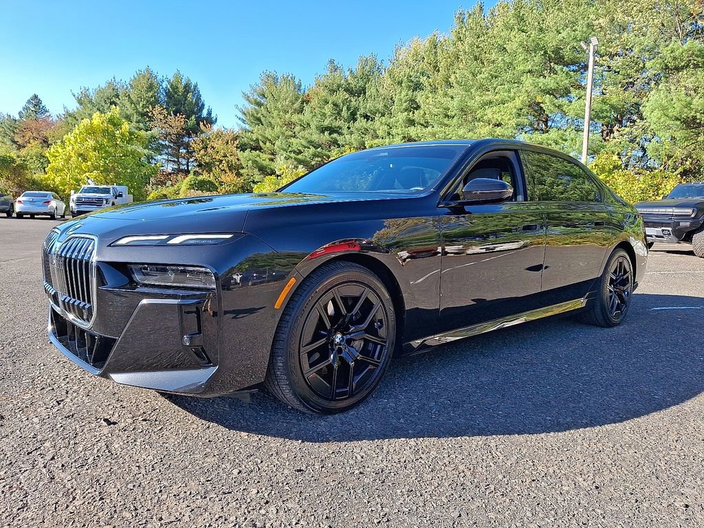 Used 2025 BMW 740i xDrive image 3