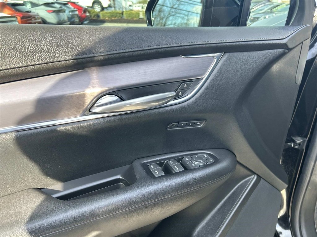 Used 2017 Cadillac XT5 Luxury image 19