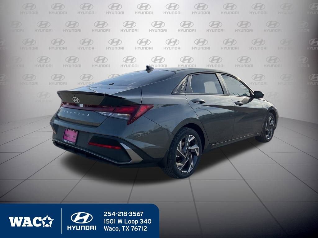 Used 2025 Hyundai Elantra Sport image 11