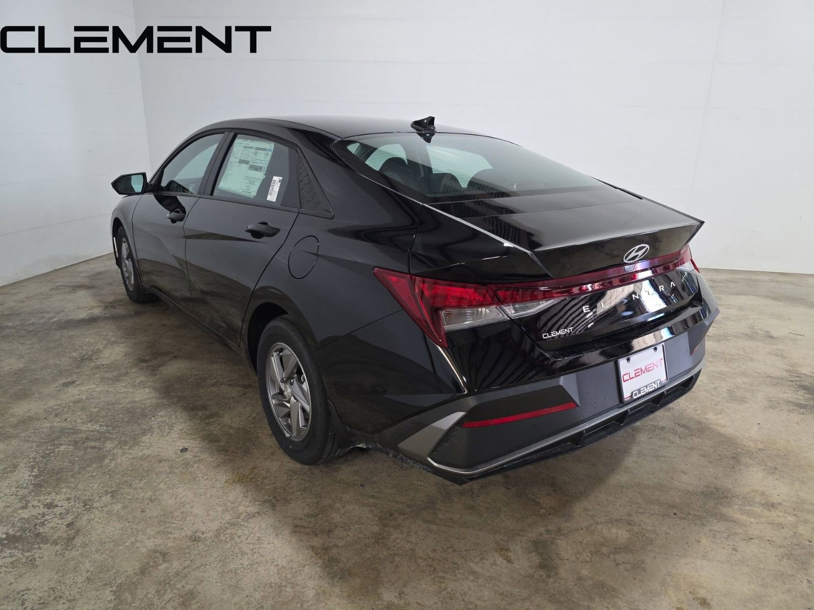 Used 2025 Hyundai Elantra SE image 8