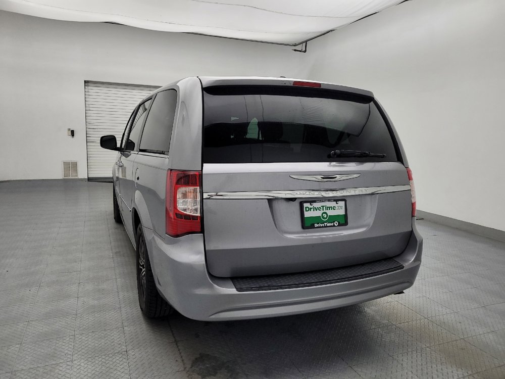 Used 2014 Chrysler Town & Country S FWD image 6