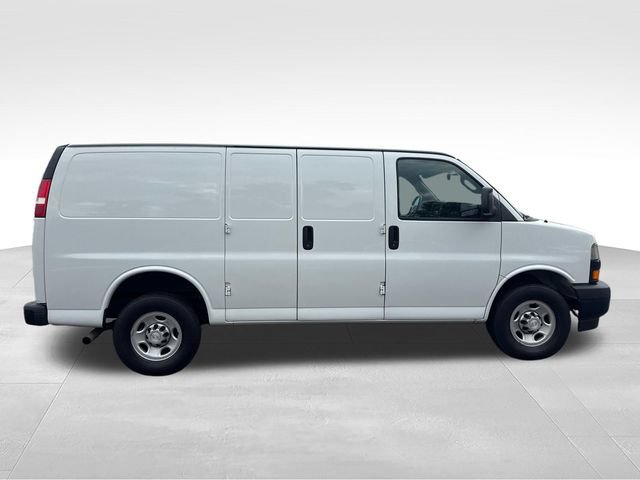 Used 2019 Chevrolet Express 2500 w/ Driver Convenience Package RWD image 6