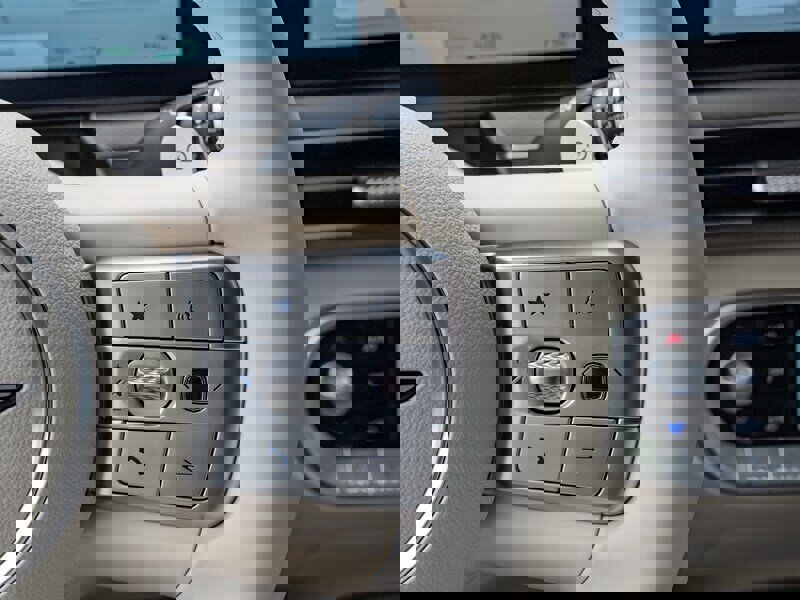 Used 2025 Genesis GV60 RWD image 28